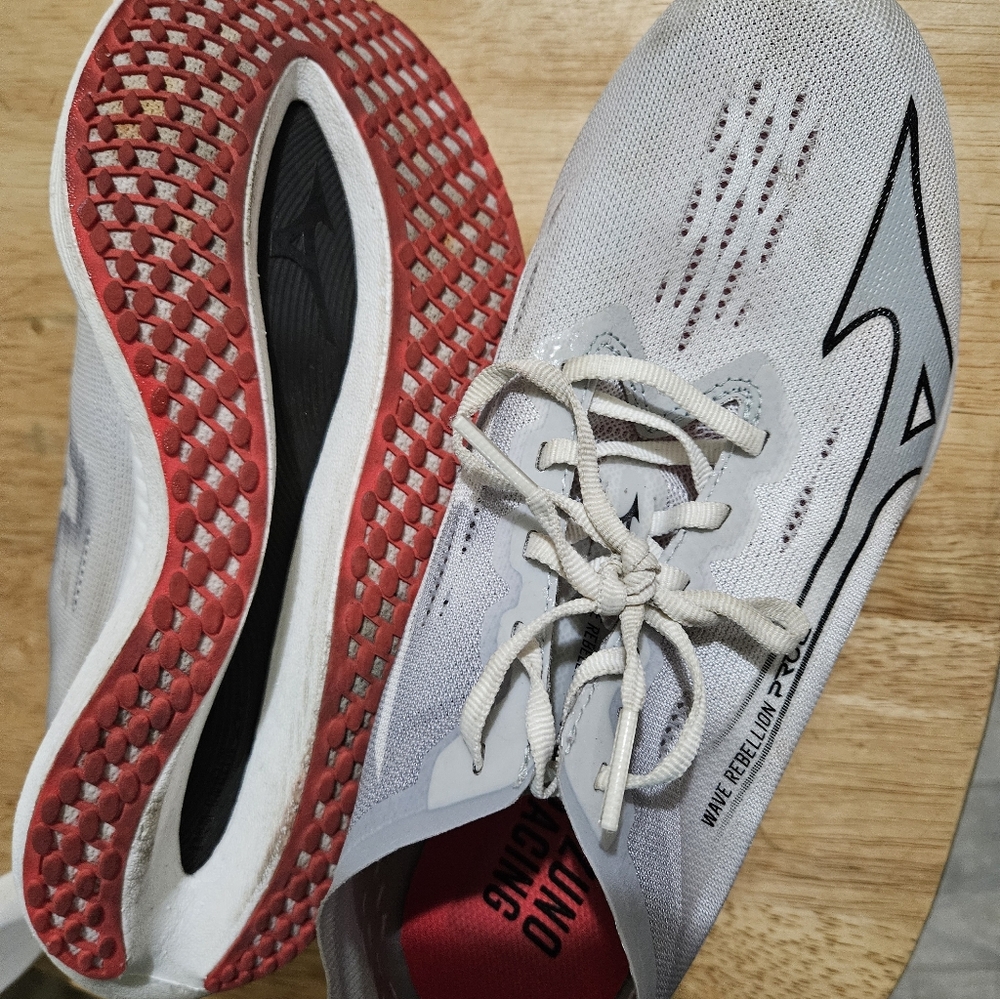 Mizuno Women's Wave Rebellion Pro 2 Running Shoe Size 9 - Picture 3 of 4